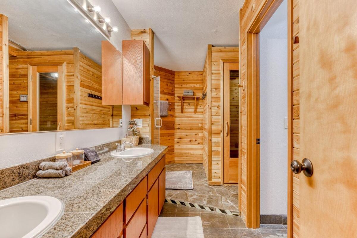 Great Blue Lodge - Spacious Ski Lodge, Hot Tub, Sauna, Game Room & More Government Camp Εξωτερικό φωτογραφία