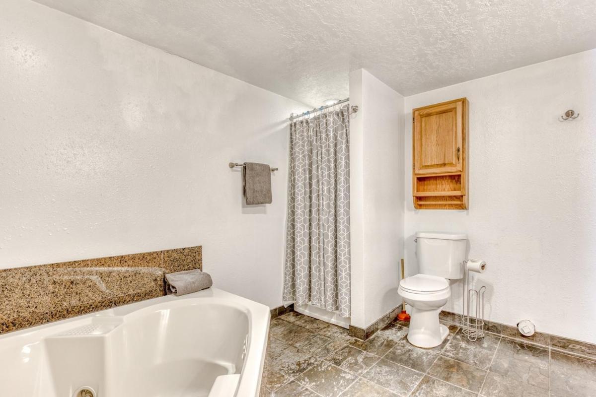Great Blue Lodge - Spacious Ski Lodge, Hot Tub, Sauna, Game Room & More Government Camp Εξωτερικό φωτογραφία